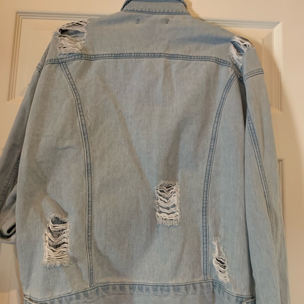 NEW FOREVER 21 Trending DENIM JACKET Size: MEDIUM - Picture 4 of 4